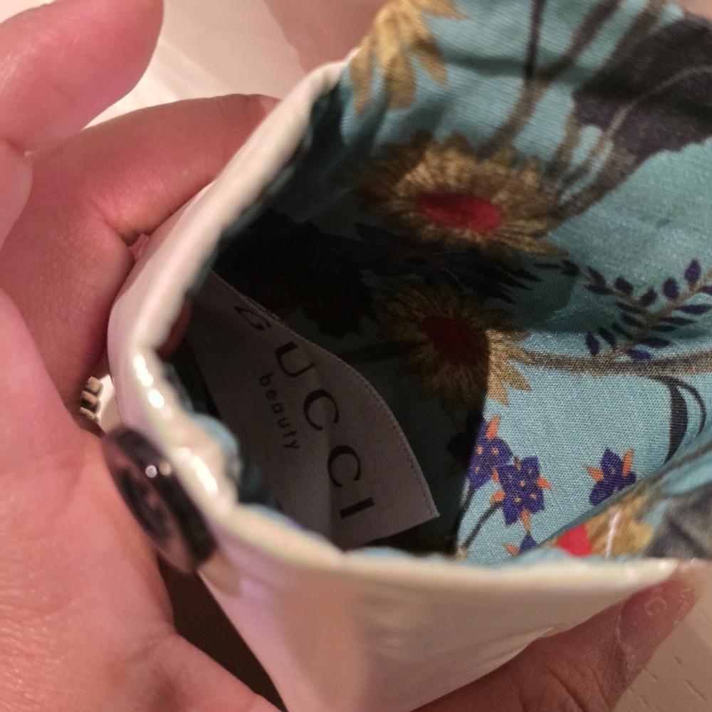 Gucci Beauty Heart Compact Mirror - Picture 6 of 8